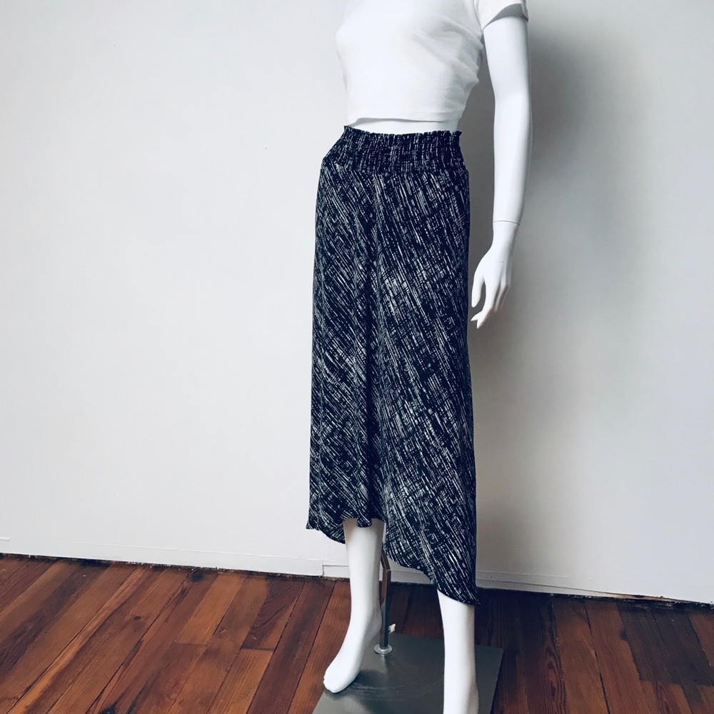 Black/white abstract print midi skirt